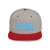 Esta gorra plana es elegante y ajustable, perfecta para el día a día.