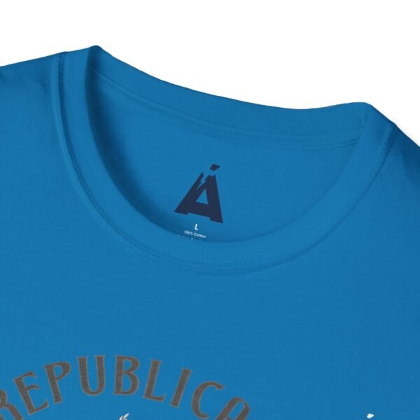 Celebra tu herencia guatemalteca con esta camiseta unisex con orgullo, perfecta para pasear.