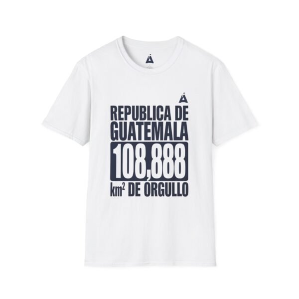 Celebra tu herencia guatemalteca con esta camiseta unisex con orgullo, perfecta para pasear.