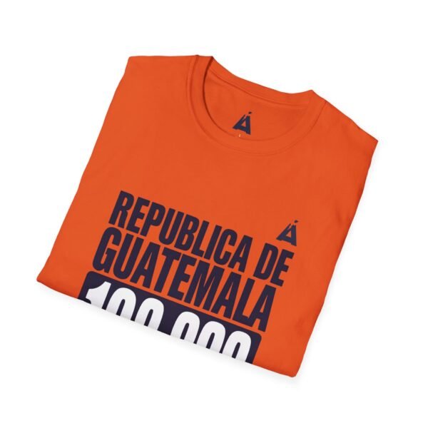 Celebra tu herencia guatemalteca con esta camiseta unisex con orgullo, perfecta para pasear.