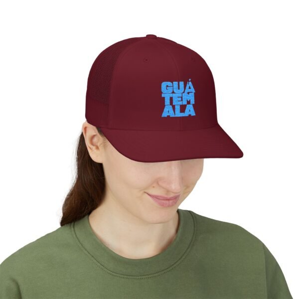 Elegante gorra de Camionero, bordada, perfecta para uso casual, una opción moderna y cómoda.