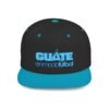 Esta gorra plana es elegante y ajustable, perfecta para el día a día.