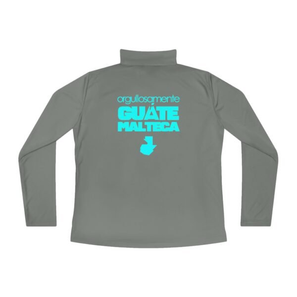 Elegante jersey deportivo para aventuras al aire libre, perfecto para mujeres que buscan estilo y comodidad.