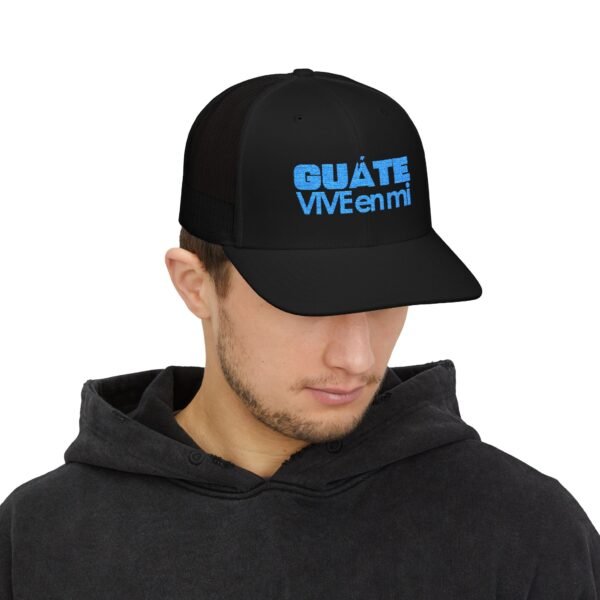 Elegante gorra de Camionero, bordada, perfecta para uso casual, una opción moderna y cómoda.