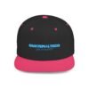 Esta gorra plana es elegante y ajustable, perfecta para el día a día.