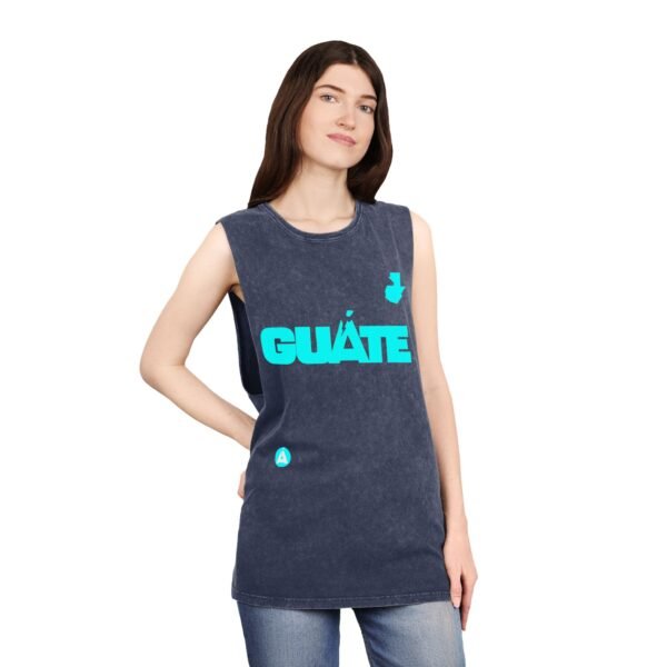 Camiseta unisex de GUATE con lavado a la piedra irradia, estilo relajado y natural, ideal para salidas informales.