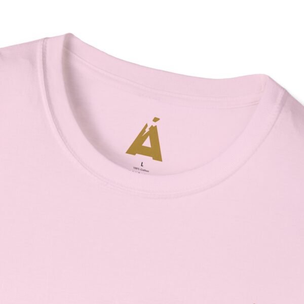 Celebra tu herencia guatemalteca con esta camiseta unisex con orgullo, perfecta para pasear.
