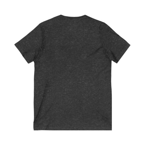 La camiseta unisex Tikal Vintage de cuello en V ofrece un look casual pero elegante.