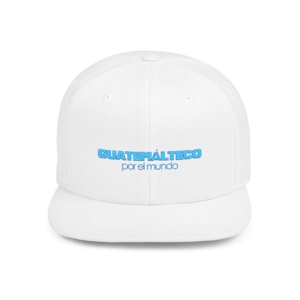 Esta gorra plana es elegante y ajustable, perfecta para el día a día.