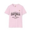 Celebra tu herencia guatemalteca con esta camiseta unisex con orgullo, perfecta para pasear.