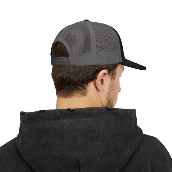 Elegante gorra de Camionero, bordada, perfecta para uso casual, una opción moderna y cómoda.