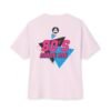 Camiseta holgada inspirada en los 80s, perfecta para salidas informales, con un aire divertido y nostálgico.