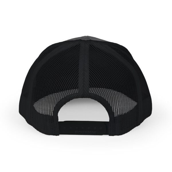 Elegante gorra de Camionero, bordada, perfecta para uso casual, una opción moderna y cómoda.
