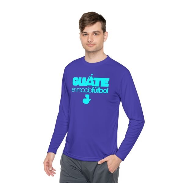 Camiseta unisex ligera manga larga espíritu guatemalteco perfecta para cualquier aficionado al fútbol.