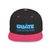 Esta gorra plana es elegante y ajustable, perfecta para el día a día.