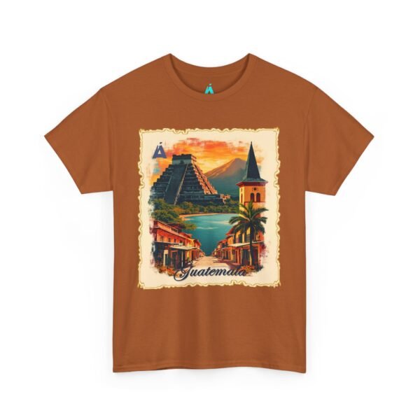 Celebra tu herencia guatemalteca con esta camiseta unisex con orgullo, perfecta para pasear.