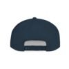 Esta gorra plana es elegante y ajustable, perfecta para el día a día.