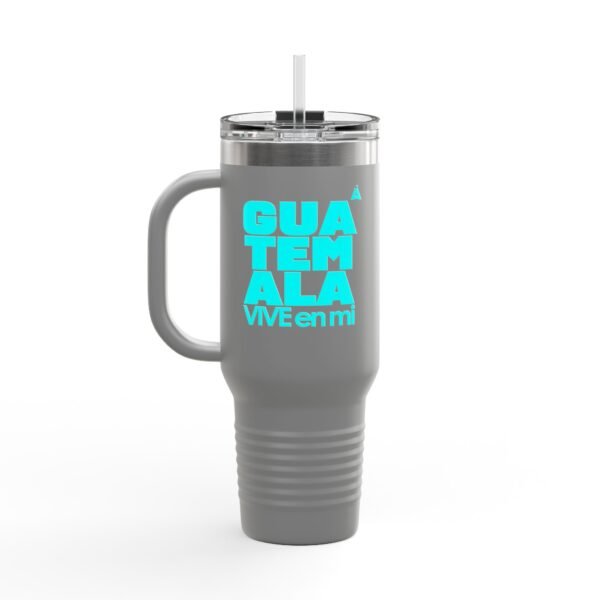 Elegante taza térmica de GUATE, ideal para quienes disfrutan de sus bebidas en movimiento.