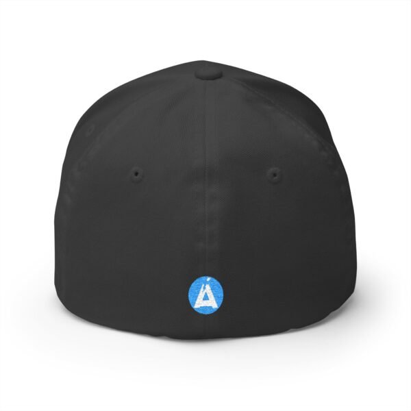 Elegante gorra bordada cerrada para cualquier ocasión. Perfecta como gorra deportiva.