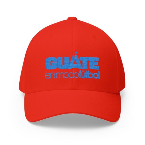 Elegante gorra bordada cerrada para cualquier ocasión.
