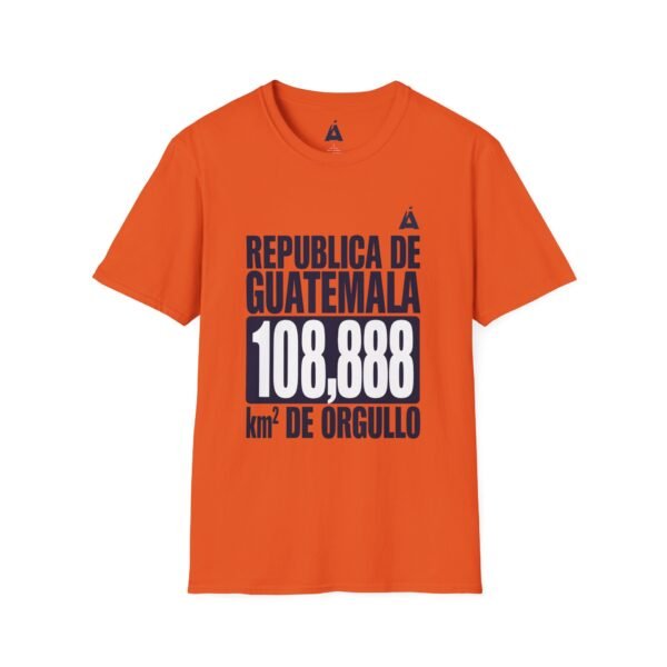 Celebra tu herencia guatemalteca con esta camiseta unisex con orgullo, perfecta para pasear.