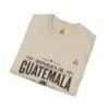 Celebra tu herencia guatemalteca con esta camiseta unisex con orgullo, perfecta para pasear.