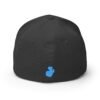 Elegante gorra bordada cerrada para cualquier ocasión.