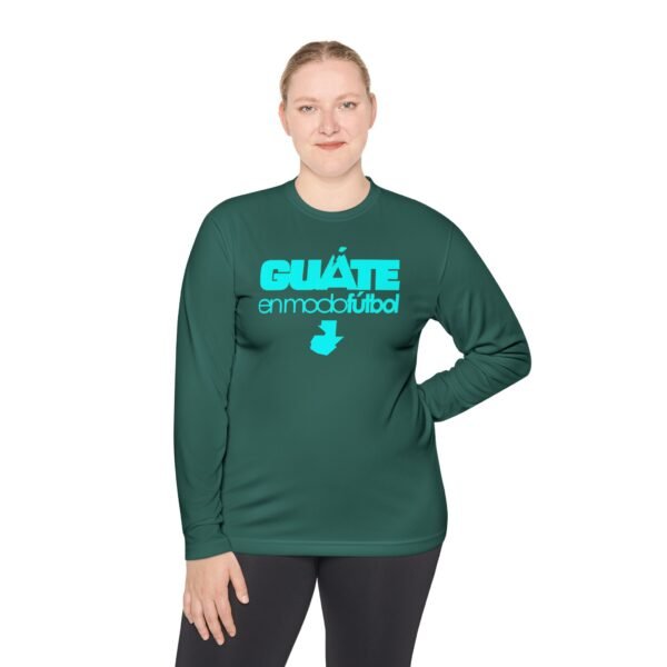 Camiseta unisex ligera manga larga espíritu guatemalteco perfecta para cualquier aficionado al fútbol.