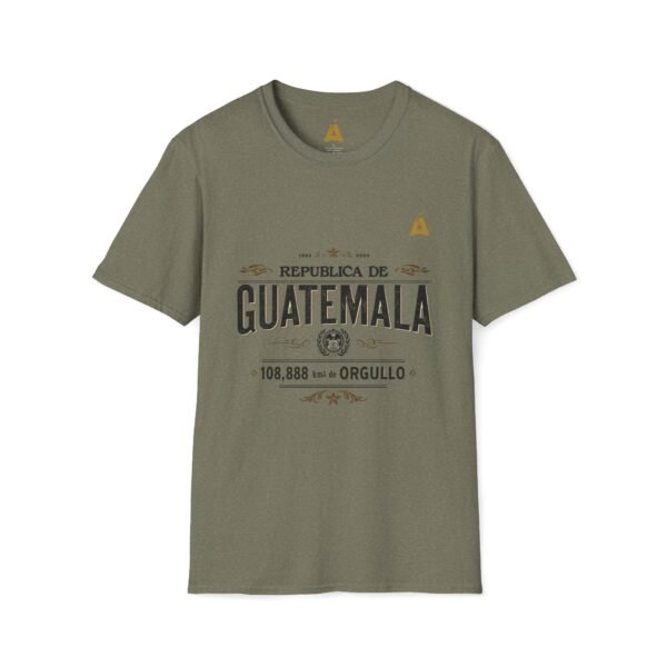 Celebra tu herencia guatemalteca con esta camiseta unisex con orgullo, perfecta para pasear.
