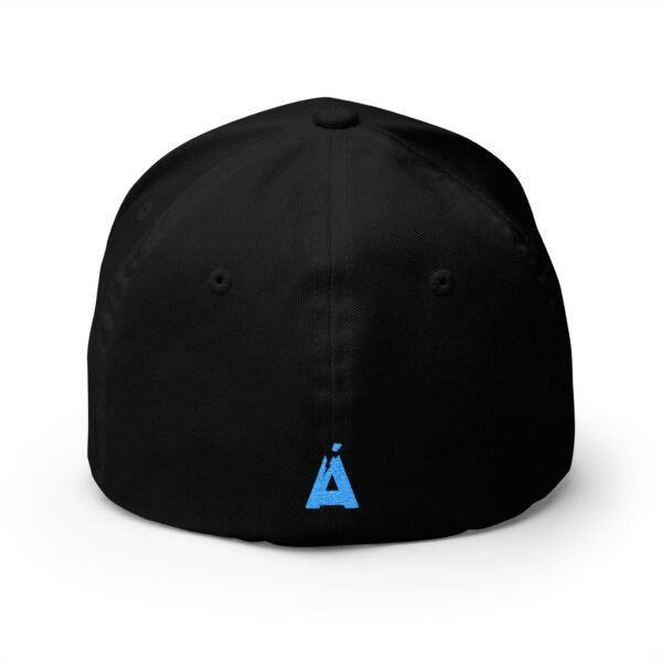 Elegante gorra bordada cerrada para cualquier ocasión.
