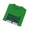 Celebra tu herencia guatemalteca con esta camiseta unisex con orgullo, perfecta para pasear.