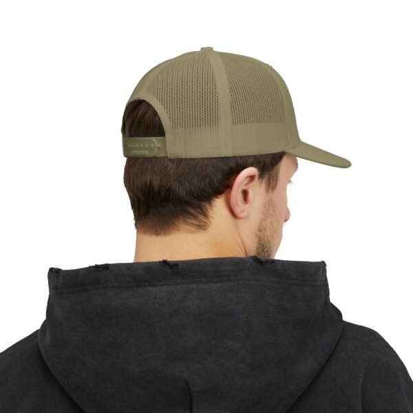 Elegante gorra de Camionero, bordada, perfecta para uso casual, una opción moderna y cómoda.