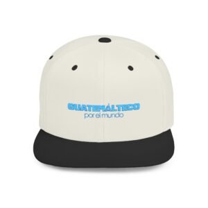 Esta gorra plana es elegante y ajustable, perfecta para el día a día.