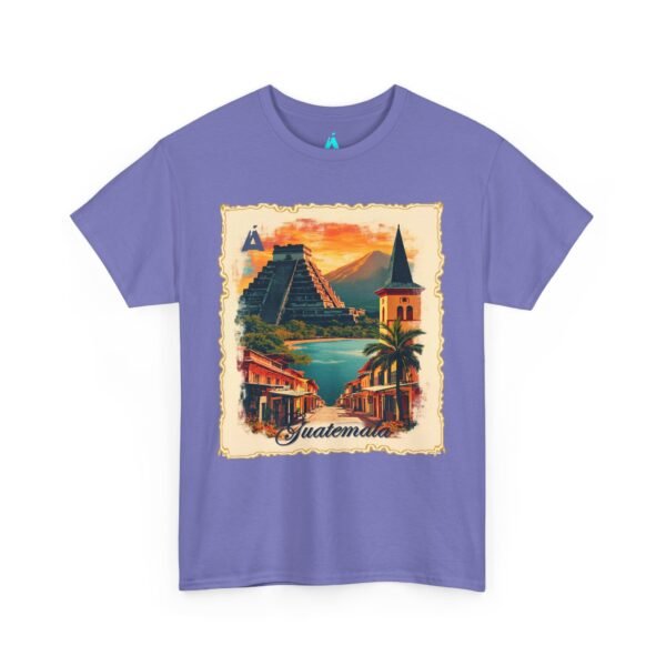 Celebra tu herencia guatemalteca con esta camiseta unisex con orgullo, perfecta para pasear.