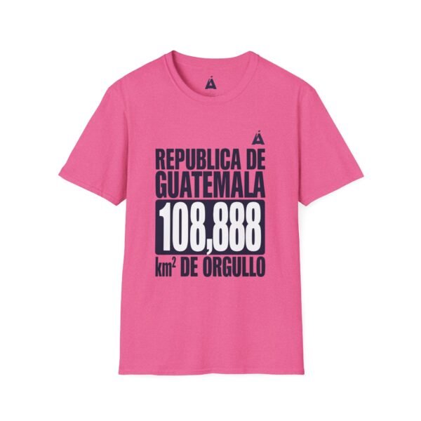 Celebra tu herencia guatemalteca con esta camiseta unisex con orgullo, perfecta para pasear.