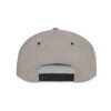 Esta gorra plana es elegante y ajustable, perfecta para el día a día.