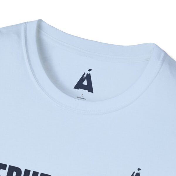 Celebra tu herencia guatemalteca con esta camiseta unisex con orgullo, perfecta para pasear.