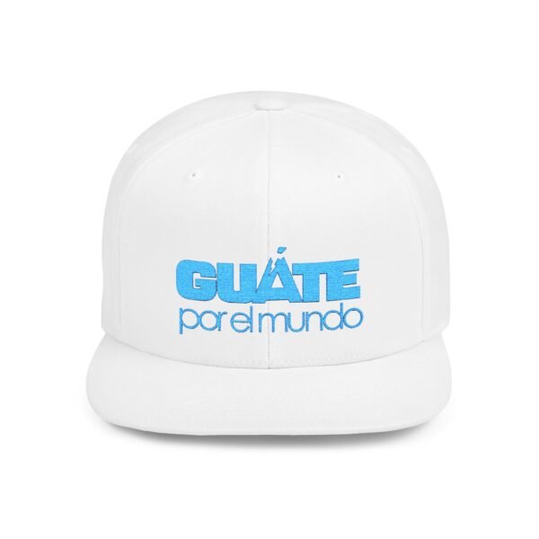 Esta gorra plana es elegante y ajustable, perfecta para el día a día.