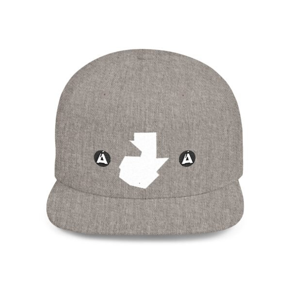 Gorra snapback con mapa de GUATE, perfecta como accesorio de moda para días de verano y salidas informales.