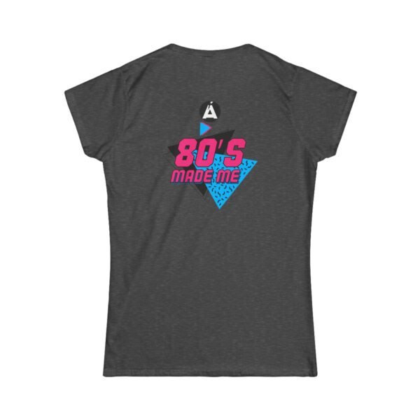 Camiseta para mujer, nostalgia de los 80s, perfecta para añadir un toque de color a tu armario.