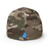 Elegante gorra bordada cerrada para cualquier ocasión.