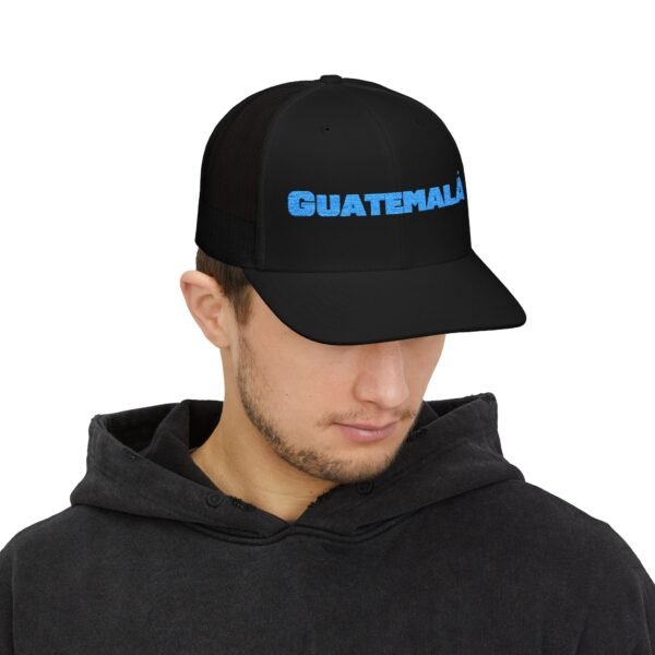 Elegante gorra de Camionero, bordada, perfecta para uso casual, una opción moderna y cómoda.