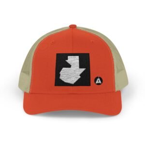 Elegante gorra snapback con mapa de GUATEMALA, perfecta para amantes de la naturaleza y la moda.