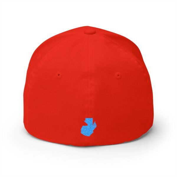 Elegante gorra bordada cerrada para cualquier ocasión.