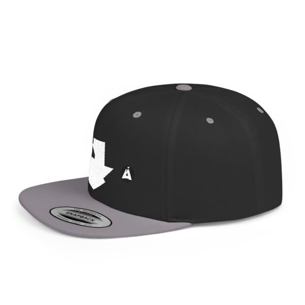 Gorra snapback con mapa de GUATE, perfecta como accesorio de moda para días de verano y salidas informales.