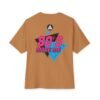 Camiseta holgada inspirada en los 80s, perfecta para salidas informales, con un aire divertido y nostálgico.