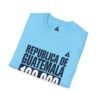 Celebra tu herencia guatemalteca con esta camiseta unisex con orgullo, perfecta para pasear.