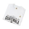Celebra tu herencia guatemalteca con esta camiseta unisex con orgullo, perfecta para pasear.