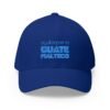 Elegante gorra bordada cerrada para cualquier ocasión.