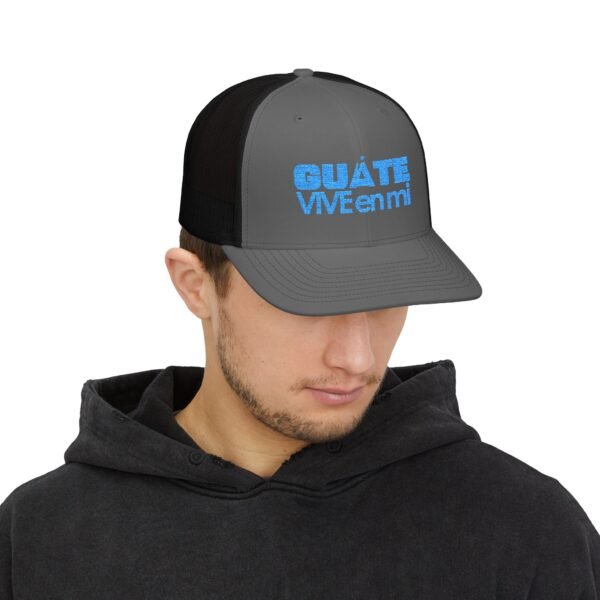 Elegante gorra de Camionero, bordada, perfecta para uso casual, una opción moderna y cómoda.
